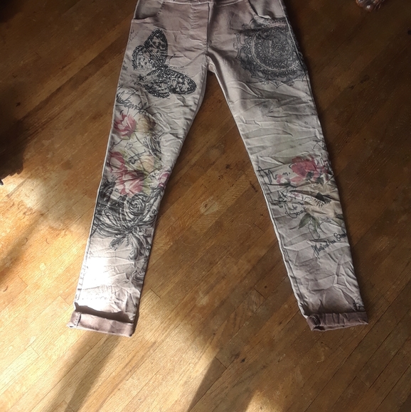 NEW blush color embellished jeans from Itally - Picture 2 of 5